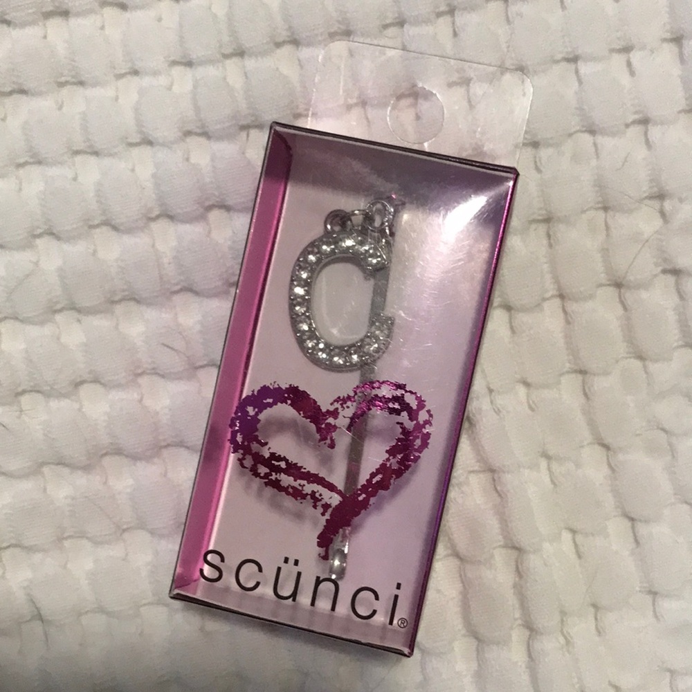 NIP- Scünci “C” Rhinestone Hair Pin- 💋4/$12💋